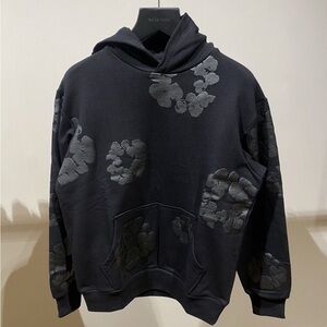 Denim Tears Cotton Wreath Hoodie
Black monochrome